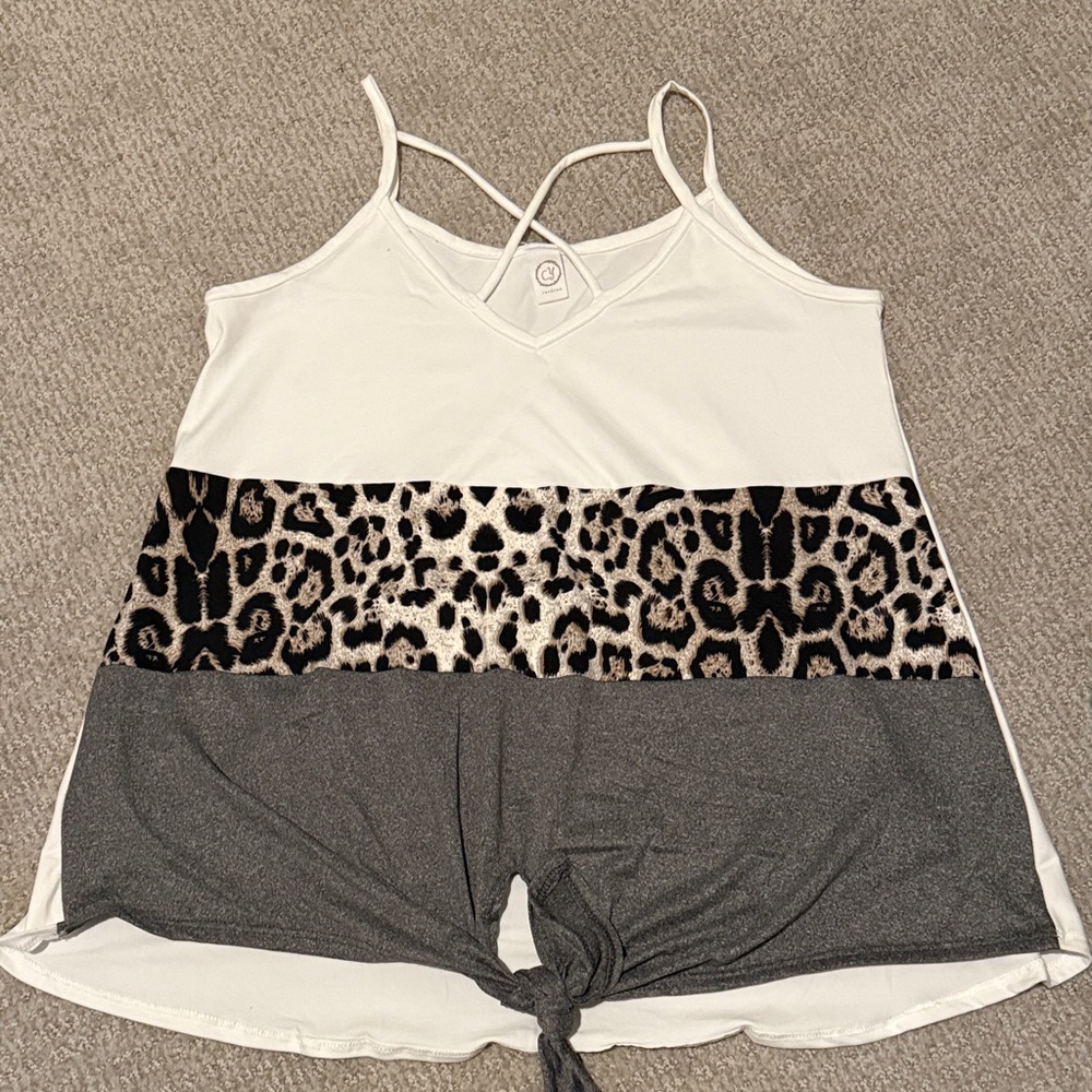 Women's White and Gray Leopard Print Top